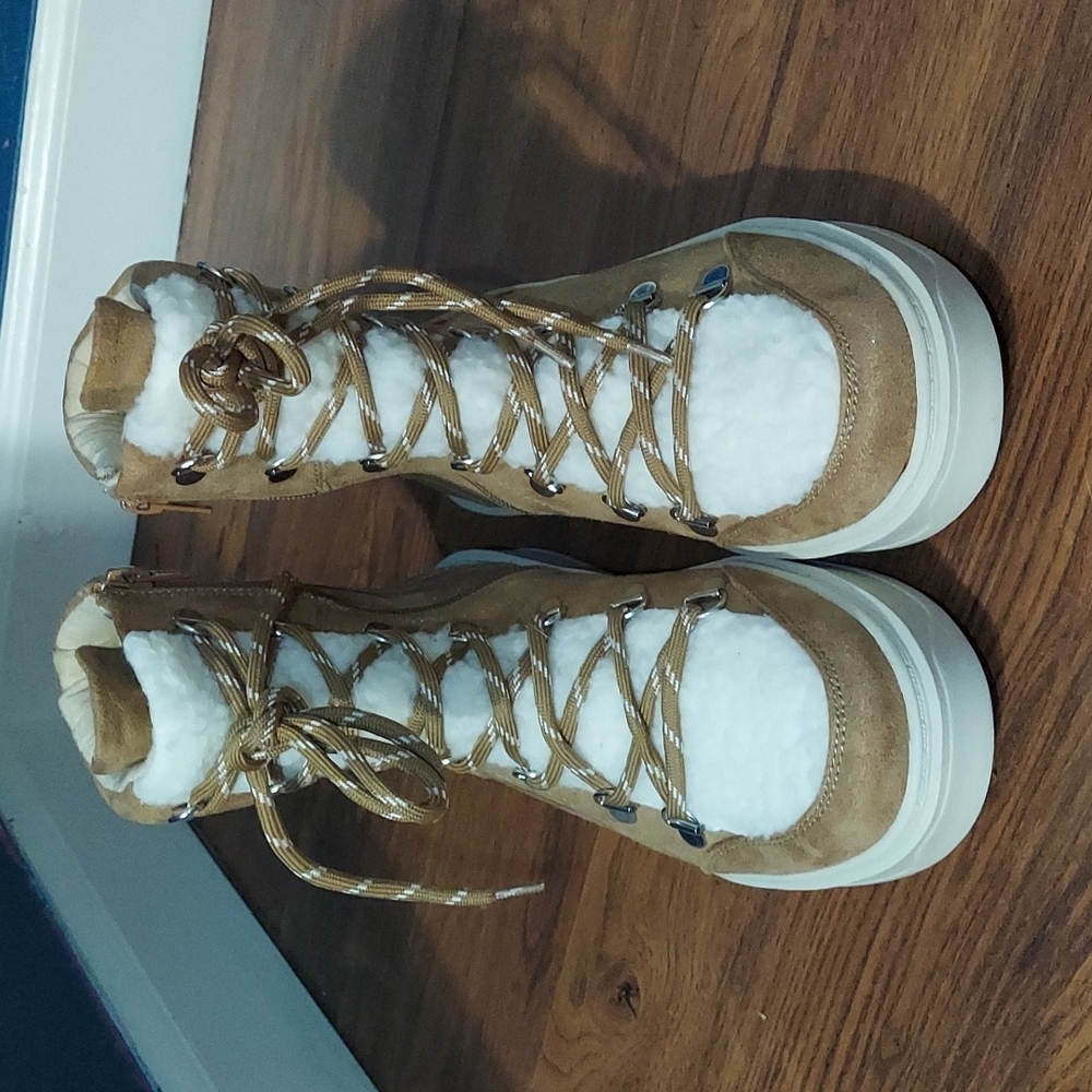 Size 7.5 women's tan boots
